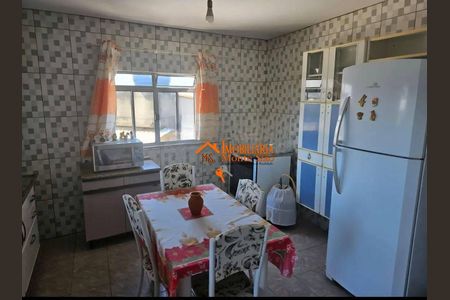 6_photo/94ce8b2295.ceff8192393c33de-ATLAS-aabe8b05-3bce-41d6-aff9-91eed5df1f16.jpg de casa à venda com 5 quartos, 240m² em Jardim Belvedere, Guarulhos