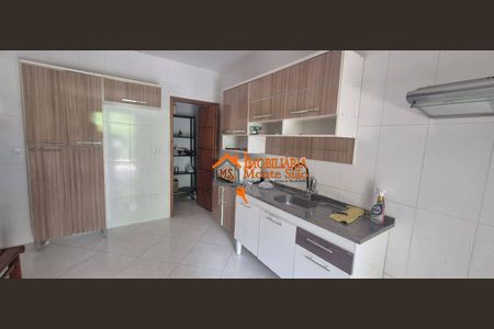 4_photo/94ce8b2619.659d7f3f71f48841-ATLAS-ee40cdbf-659d-49fd-a374-01393a92e5a0.jpg de casa para alugar com 5 quartos, 250m² em Jardim Silvia, Guarulhos