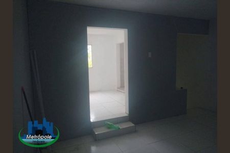 18_photo/94ce8b2877.20cc84d772444cf8-ATLAS-7073461d-b119-4c39-8867-9ac47339b8cf.jpg de casa à venda com 2 quartos, 90m² em Jardim Silvia, Guarulhos