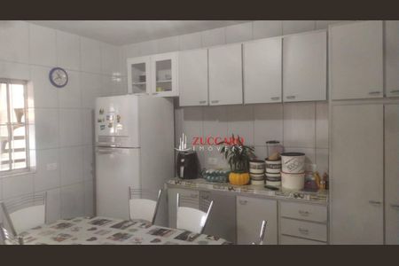 8_photo/94ce8b2a1b.87cf3de805b2f52d-ATLAS-8536bc70-cebd-4944-8101-dd30e624444e.jpg de casa à venda com 3 quartos, 200m² em Jardim Santa Emilia, Guarulhos