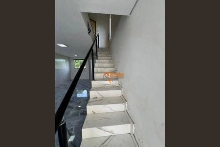 10_photo/94ce8b4fb7.0abb473e952761da-ATLAS-e2c640e7-faba-43d7-9a2e-30dfe4309152.jpg de casa à venda com 3 quartos, 125m² em Recreio São Jorge, Guarulhos