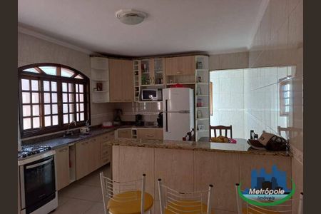 4_photo/94ce8ba56d.935c805baf9a7d1f-ATLAS-b8ffc223-6432-4ce6-bbb3-0ba9a4fe9e68.jpg de casa à venda com 4 quartos, 125m² em Parque Santos Dumont, Guarulhos