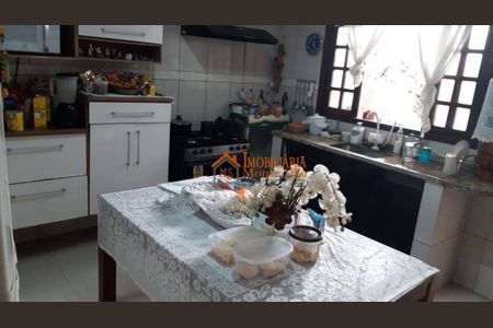 2_photo/94ce8ba6f3.ceff8192393c33de-ATLAS-2277e1af-11b5-4ee6-a31b-db2c1442fcb5.jpg de casa à venda com 2 quartos, 170m² em Parque Primavera, Guarulhos