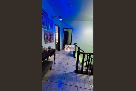 3_photo/94ce8bcadf.935c805baf9a7d1f-ATLAS-dcd8e638-4dcb-41d2-8afa-39dacc7ff1a0.jpg de casa à venda com 3 quartos, 271m² em Jardim Sao Joao, Guarulhos