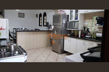 10_photo/94ce8bcd57.ceff8192393c33de-ATLAS-b1bd5168-3ecf-47bf-aaa9-c00629ef08db.jpg de casa à venda com 3 quartos, 232m² em São João, Guarulhos