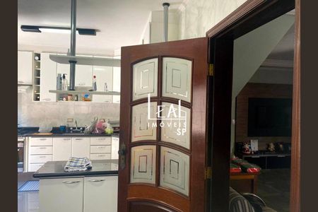 7_photo/94ce8beff7.12296e27b9a062d9-ATLAS-05f9a482-c80b-4eae-93c9-3485bdda89db.jpg de casa à venda com 3 quartos, 180m² em Jardim Fortaleza, Guarulhos