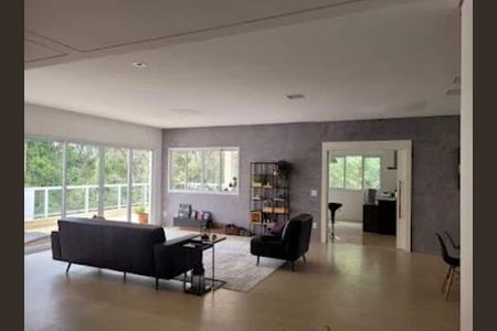 7_photo/94ced8efdb.adbb37f92a381176-ATLAS-6dfd96d7-0ad4-4c00-bc25-fca956f33f8a.jpg de casa à venda com 3 quartos, 479m² em Ivoturucaia, Jundiaí