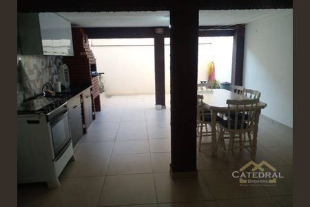 3_photo/94cedf0d5b.9fde2b1beaf38236-ATLAS-289e7939-0ed2-493a-94ca-04c25be5d155.jpg de casa à venda com 3 quartos, 263m² em Residencial das Flores, Várzea Paulista