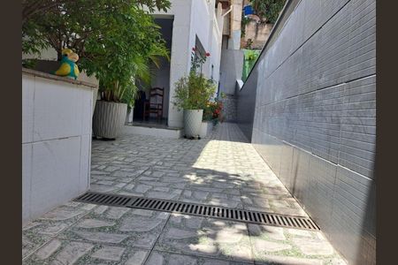 4_photo/94cef444ab.bb2cfda027800a9a-ATLAS-0bb78adb-3edf-4469-b3d9-97ea8a418d1e.jpg de casa à venda com 3 quartos, 200m² em Jardim Palmira, Guarulhos