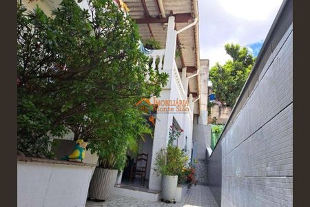 5_photo/94cef444ab.bb2cfda027800a9a-ATLAS-9d4ff7ad-0a34-4fdf-b7ae-ace2aa040916.jpg de casa à venda com 3 quartos, 200m² em Jardim Palmira, Guarulhos