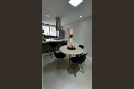 6_photo/94cef45001.c90c40155f0c5e06-ATLAS-3e3e2e18-45a6-4d40-8594-8f76ba5a8a9d.jpg de casa à venda com 3 quartos, 245m² em Jardim Rosana, Guarulhos