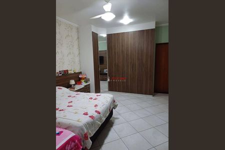 6_photo/94cef456ff.0edf8fb4de0cdb2d-ATLAS-4aa5c607-d84c-4302-8bf8-8e2ecfb6752b.jpg de casa à venda com 3 quartos, 400m² em Parque Continental I, Guarulhos