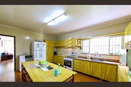 4_photo/94cef45b5b.04a823dc9d4d949a-ATLAS-b7d287c2-41f6-4dfe-9972-12a7d5a8092e.jpg de casa à venda com 3 quartos, 200m² em Jardim Palmira, Guarulhos