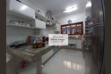 5_photo/94cef45b87.14be72f851f11d21-ATLAS-18e2b9e5-d73f-490c-8778-bb3938321ba4.jpg de casa à venda com 3 quartos, 206m² em Jardim Palmira, Guarulhos