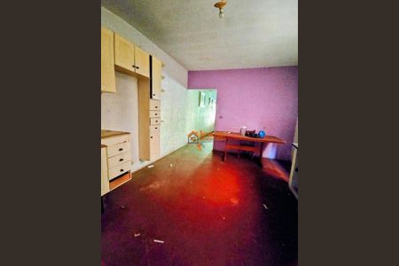 7_photo/94cef4c4bd.3e1b4b7d4b39a1bc-ATLAS-157deff4-b9e2-438a-818d-829f6c4ef12a.jpg de casa à venda com 3 quartos, 252m² em Jardim Adriana, Guarulhos