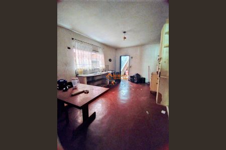 4_photo/94cef4c4bd.3e1b4b7d4b39a1bc-ATLAS-216658aa-2491-45c4-93e4-66a8b8e10f54.jpg de casa à venda com 3 quartos, 252m² em Jardim Adriana, Guarulhos