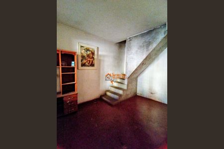 3_photo/94cef4c4bd.3e1b4b7d4b39a1bc-ATLAS-3a849998-2b89-450c-8f0d-8b98ec4ff8db.jpg de casa à venda com 3 quartos, 252m² em Jardim Adriana, Guarulhos