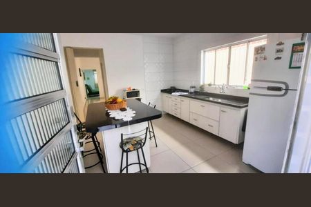 2_photo/94cef4c4eb.a9d04dc431379352-ATLAS-12c5c5b1-6d08-4ecb-bd11-a7f944beee83.jpg de casa à venda com 3 quartos, 162m² em Jardim Adriana, Guarulhos