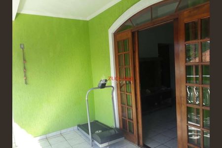 12_photo/94cef4c4ef.c3b9fb60c1df5c5a-ATLAS-3301cd15-8e8f-44ef-a7a2-6773258c7721.jpg de casa à venda com 3 quartos, 244m² em Jardim Adriana, Guarulhos