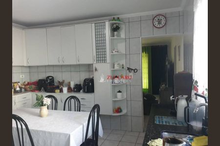 5_photo/94cef4c4ef.c3b9fb60c1df5c5a-ATLAS-d1c873ee-85a2-41f2-842d-8797d387780d.jpg de casa à venda com 3 quartos, 244m² em Jardim Adriana, Guarulhos