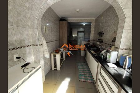 4_photo/94cef4c52f.a64aef6598c47c00-ATLAS-b200dd52-eee5-4549-a9eb-b5ed0e9e18ae.jpg de casa à venda com 3 quartos, 167m² em Jardim Adriana, Guarulhos