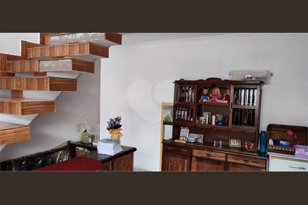 5_photo/94cef4cc5d.131c711fc740dfc3-ATLAS-49bc0f1d-970b-4647-82ea-e17cfa10a58a.jpg de casa à venda com 3 quartos, 200m² em Jardim Adriana, Guarulhos