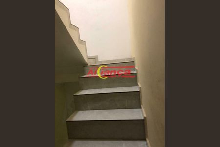 7_photo/94cef4ccf7.7d44486df2fbe63f-ATLAS-2ccf79f4-a131-432a-a7bd-b797622e7b97.jpg de casa à venda com 5 quartos, 250m² em Jardim Adriana, Guarulhos