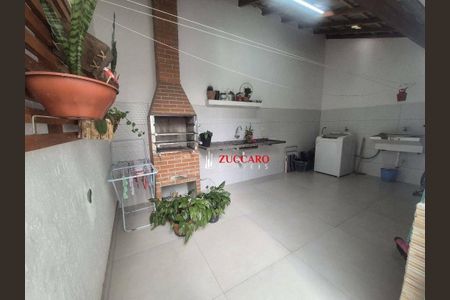 3_photo/94cef4ccfb.2c9577e84ad36a88-ATLAS-b97d3a25-ba96-444c-84fd-2e34e5290d58.jpg de casa à venda com 4 quartos, 188m² em Parque Continental I, Guarulhos