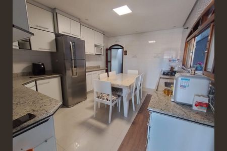 11_photo/94cef4cdbb.3e1b4b7d4b39a1bc-ATLAS-585beff9-9b90-43d0-9fe7-7f51958b14aa.jpg de casa à venda com 3 quartos, 180m² em Jardim Adriana, Guarulhos