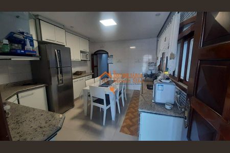 11_photo/94cef4cdbb.3e1b4b7d4b39a1bc-ATLAS-b3321322-59ef-4980-a2da-a118d1e77932.jpg de casa à venda com 3 quartos, 150m² em Jardim Adriana, Guarulhos