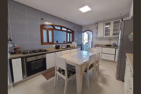 6_photo/94cef4cdbb.3e1b4b7d4b39a1bc-ATLAS-bc8d412f-c5ae-4fb0-af83-8cb8f00874b6.jpg de casa à venda com 3 quartos, 180m² em Jardim Adriana, Guarulhos