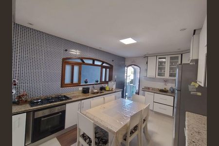 12_photo/94cef4cdbb.3e1b4b7d4b39a1bc-ATLAS-d46b8d9b-8c24-4966-ab03-32a97cb2bac6.jpg de casa à venda com 3 quartos, 180m² em Jardim Adriana, Guarulhos