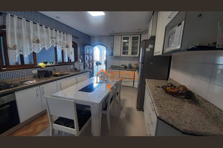 3_photo/94cef4cdbb.3e1b4b7d4b39a1bc-ATLAS-fd919a29-6967-4c09-aa88-db7f0201b655.jpg de casa à venda com 3 quartos, 150m² em Jardim Adriana, Guarulhos