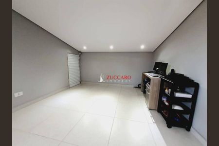 8_photo/94cef4ce89.1bb529b01f5e602e-ATLAS-24af8ed3-20e8-4e58-bedd-896bde59f39c.jpg de casa à venda com 4 quartos, 287m² em Jardim Adriana, Guarulhos