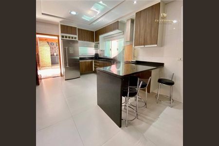 4_photo/94cef4ce89.1bb529b01f5e602e-ATLAS-e7c5e824-92e0-4686-a910-a4fd7f112244.jpg de casa à venda com 4 quartos, 216m² em Jardim Adriana, Guarulhos