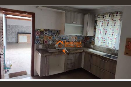 10_photo/94cef4d0ad.527d2e055a247cfd-ATLAS-4e526b47-d9e9-425f-8a69-28d0645aa3dd.jpg de casa à venda com 3 quartos, 135m² em Jardim Adriana, Guarulhos