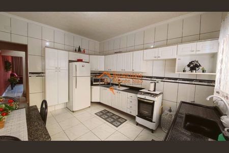7_photo/94cef4d3bd.d7f7d5f8cc9727af-ATLAS-18392615-966e-4e76-9430-e0619696b24a.jpg de casa à venda com 3 quartos, 155m² em Parque Flamengo, Guarulhos