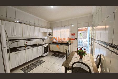 8_photo/94cef4d3bd.d7f7d5f8cc9727af-ATLAS-82f08797-8fc5-4bc5-ac42-f8a563c37037.jpg de casa à venda com 3 quartos, 155m² em Parque Flamengo, Guarulhos
