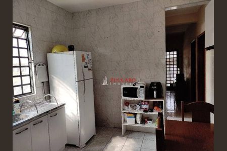 9_photo/94cef4da6b.05acccb2dbb53537-ATLAS-61d790c6-7d1d-4836-8263-a670c3e90a7b.jpg de casa à venda com 4 quartos, 200m² em Jardim Adriana, Guarulhos