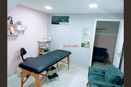 2_photo/94cef4da89.dabf6d33826e301d-ATLAS-2254168c-a159-40cf-98bd-e4e794d4f26c.jpg de casa à venda com 4 quartos, 240m² em Jardim Adriana, Guarulhos