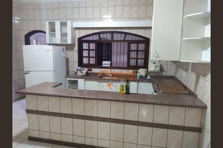 3_photo/94cef4da89.dabf6d33826e301d-ATLAS-71e80348-47cb-4726-914b-d81f2a2fee86.jpg de casa à venda com 5 quartos, 200m² em Jardim Adriana, Guarulhos
