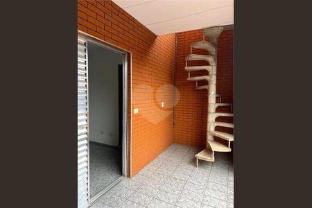 6_photo/94cef4da8b.2a17df7df6ae08cb-ATLAS-d7673dcc-4675-4fe0-8102-477025fafbe6.jpg de casa à venda com 3 quartos, 289m² em Jardim Adriana, Guarulhos