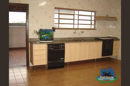 8_photo/94cef4dbf1.18d35e9b3b089d06-ATLAS-a13696c2-26e7-40a2-b402-12f8969fad89.jpg de casa à venda com 3 quartos, 262m² em Jardim Diogo, Guarulhos
