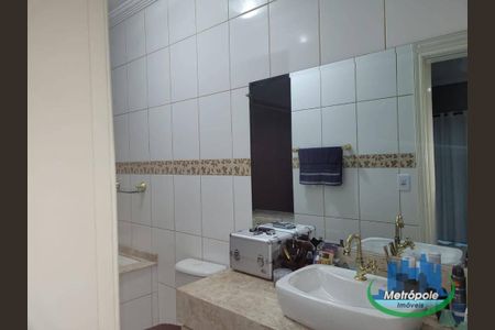 19_photo/94cef4dc2b.d064f87ba2f4a60c-ATLAS-5e0e84af-ab45-49ca-a770-f13c19b27ef9.jpg de casa à venda com 3 quartos, 200m² em Vila Bremen, Guarulhos