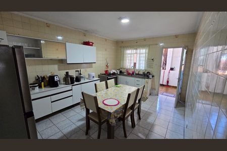 11_photo/94cef4dddf.59b9fa3339c8dcb8-ATLAS-8489d665-360e-44d6-a4c8-376174ee2201.jpg de casa à venda com 4 quartos, 250m² em Vila Bremen, Guarulhos