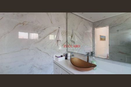 5_photo/94cef4e7c1.6fc7c21c24d33852-ATLAS-665ee4f2-be38-4171-85bc-35ec16ea80dd.jpg de casa à venda com 4 quartos, 374m² em Jardim Valeria, Guarulhos