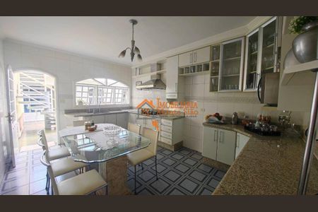 7_photo/94cef5112d.9d8fed69801cdea0-ATLAS-c1fce02e-5aaa-4a2a-bea4-54efaea11338.jpg de casa para alugar com 3 quartos, 308m² em Jardim Santa Mena, Guarulhos