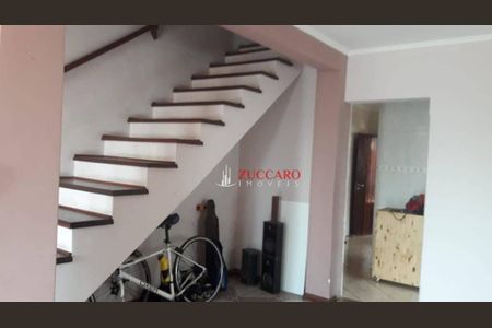 9_photo/94cef5121b.1ec89c7cbdfc8b9a-ATLAS-34b8efb6-e5cd-43a5-a41c-6f699af0ec33.jpg de casa à venda com 3 quartos, 250m² em Jardim Aida, Guarulhos