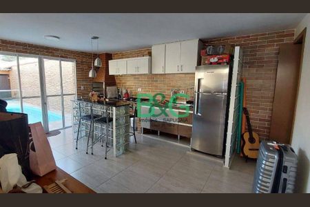 2_photo/94cef5135f.f7e81ba1849dc159-ATLAS-1fd78ac7-c401-44ac-a0d9-93ae48db73d7.jpg de casa à venda com 3 quartos, 300m² em Vila Silveira, Guarulhos