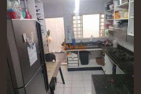 10_photo/94cef52abd.3714cccd63f8fe2d-ATLAS-9b9af51a-4296-4bb2-9413-ecc9bee520d1.jpg de casa à venda com 3 quartos, 180m² em Jardim Jovaia, Guarulhos